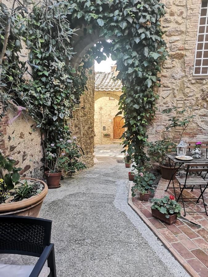 Antico Borgo Di Torri Acomodação com café da manhã Sovicille Exterior foto