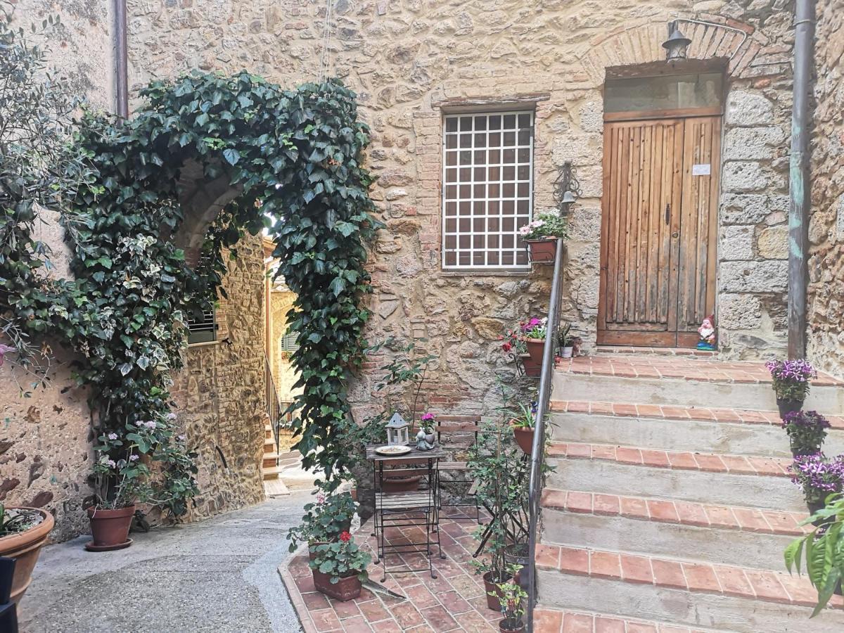 Antico Borgo Di Torri Acomodação com café da manhã Sovicille Exterior foto