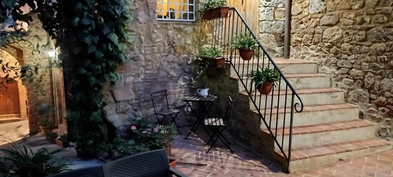 Antico Borgo Di Torri Acomodação com café da manhã Sovicille Exterior foto